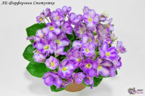 Фиалка ЛЕ-Фарфоровая статуэтка
