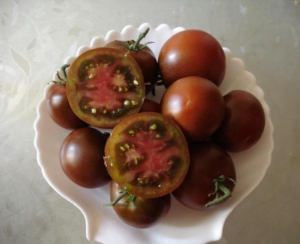 Томат Черная лакомка