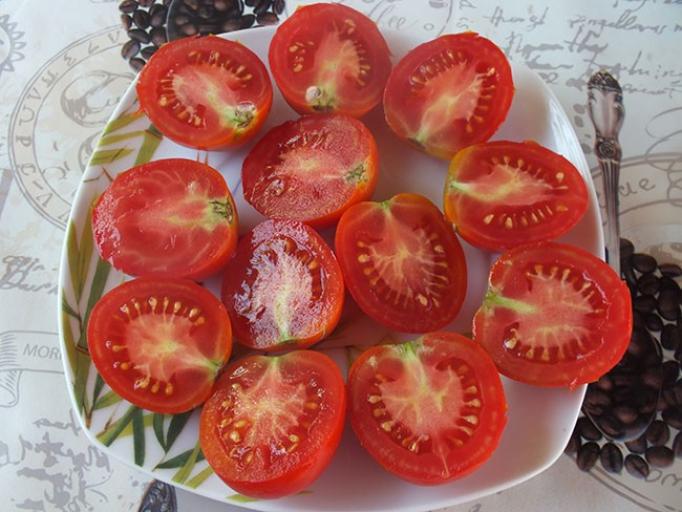 Томат Ларису Ивановну хочу 3